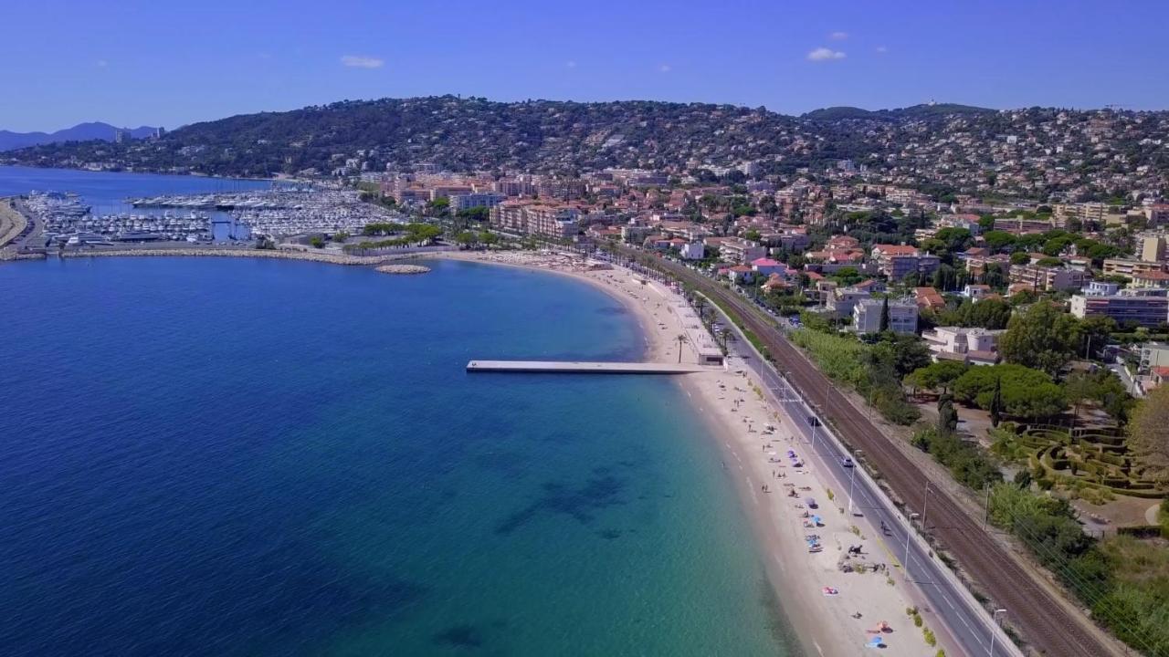 Apt Golfe Juan - 5Min Des Plages - Parking Privee - Piscine Rooftop ヴァロリス エクステリア 写真